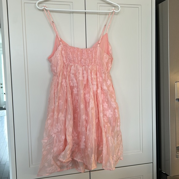 Pink short dress - Picture 3 of 3